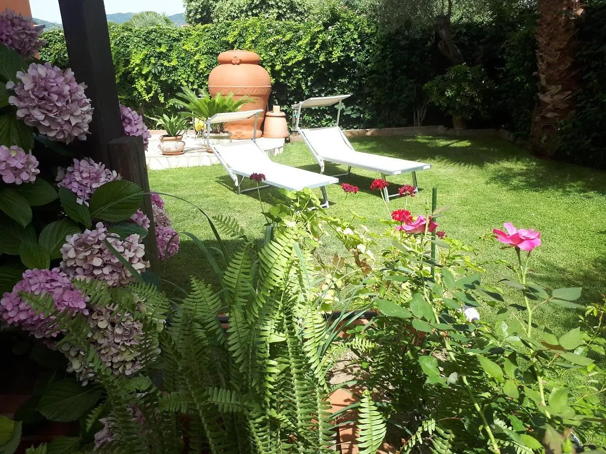 Villa Degli Ulivi Su Loi Ιταλία